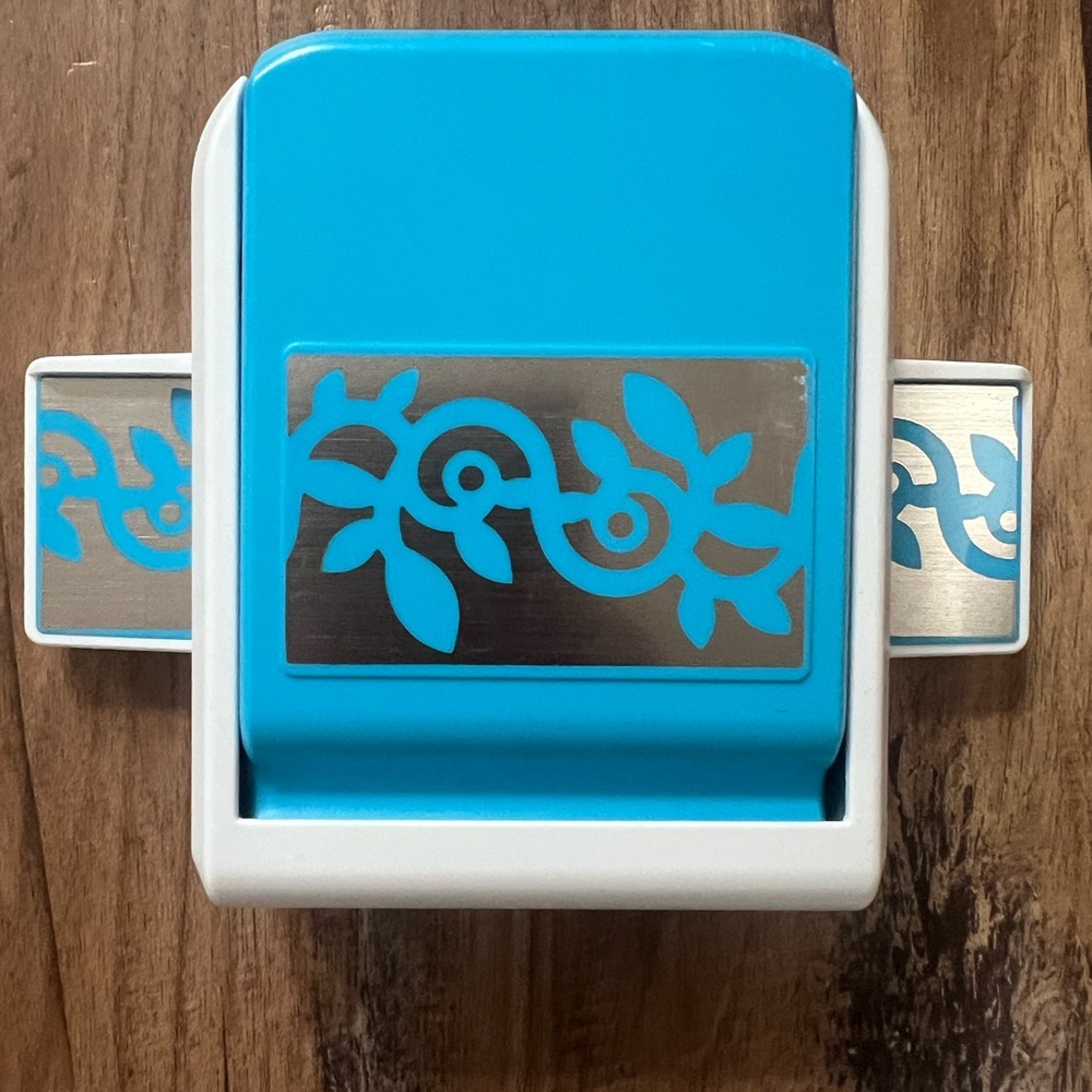 CREATIVE MEMORIES ON THE VINE BORDER PUNCH